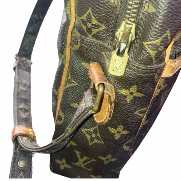Louis Vuitton Danube Monogram canvas crossbody with COA for Men or Women - EUC - Picture 4 of 7